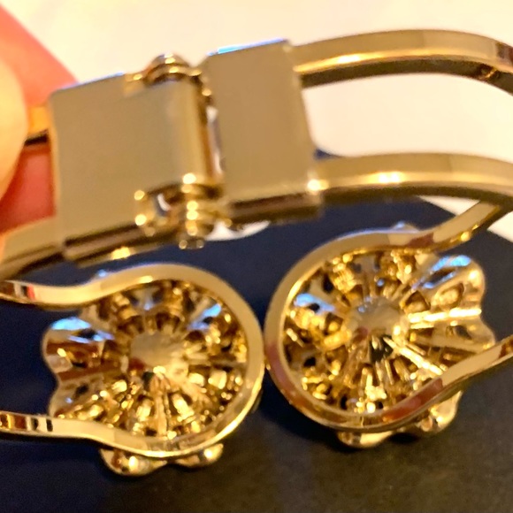 BR Floral set clasp bracelet and earrings - Picture 7 of 16